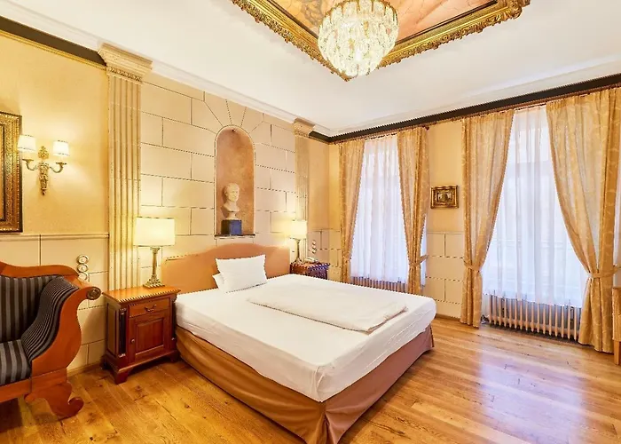 Hip Hotel