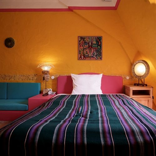 Hip Hotel